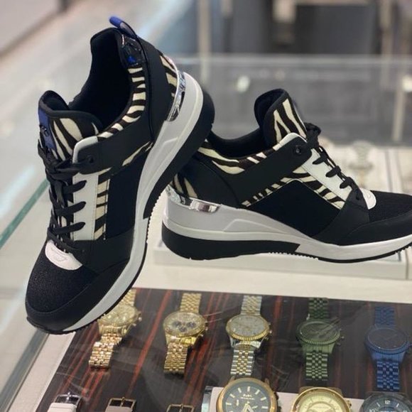 Michael Kors Georgie embossed leather sneaker shoe - Picture 2 of 7